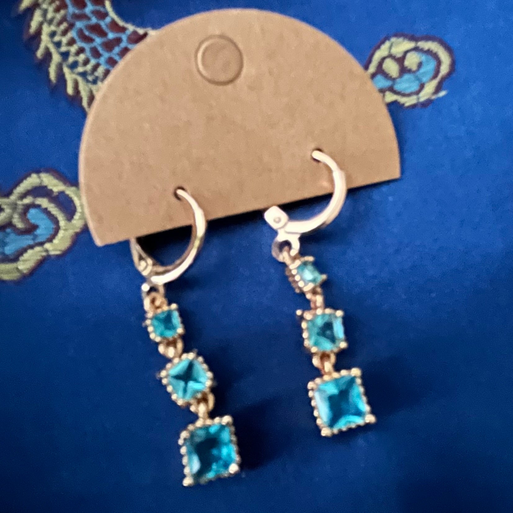 Lovely Lever-backs #022