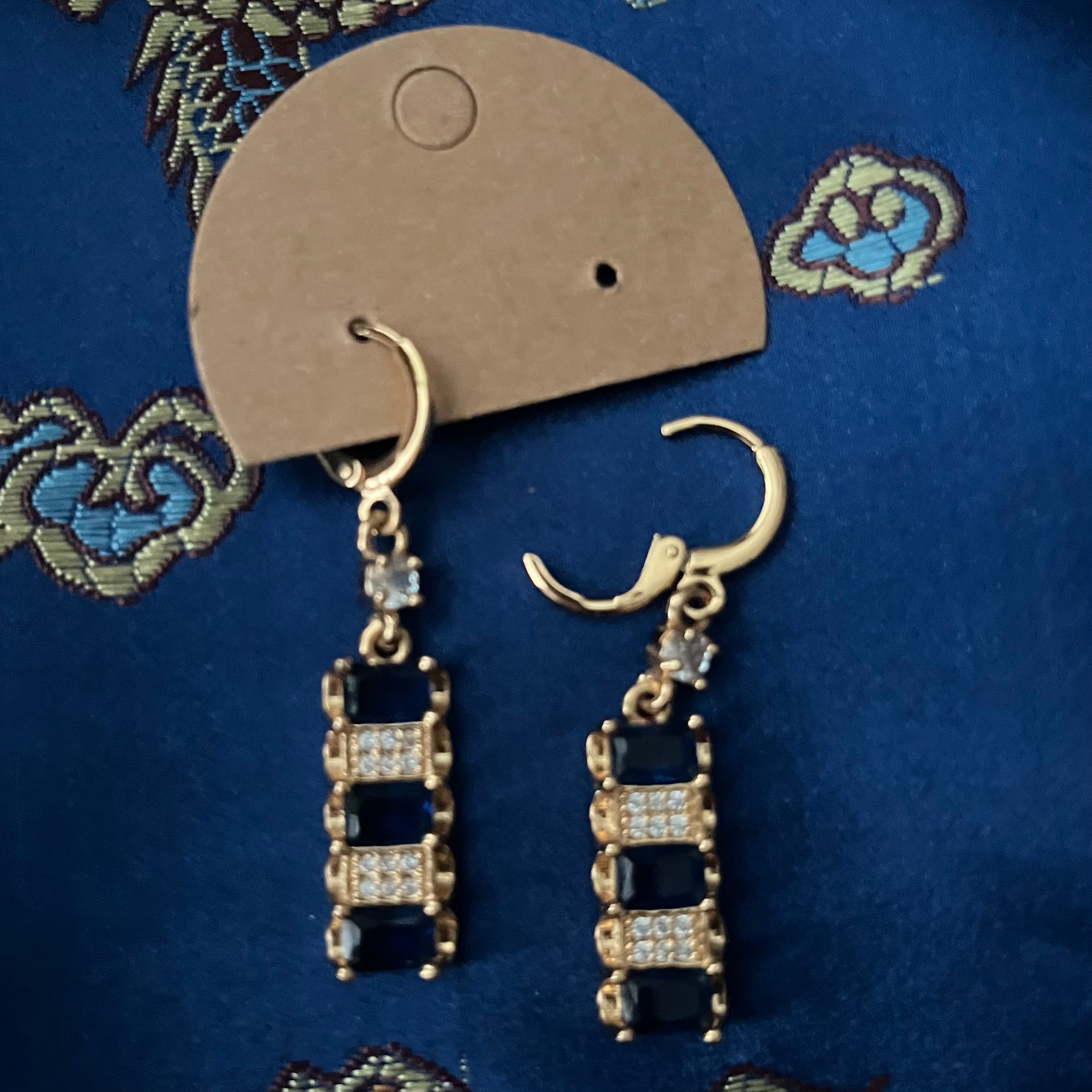 Lovely Lever-backs #025
