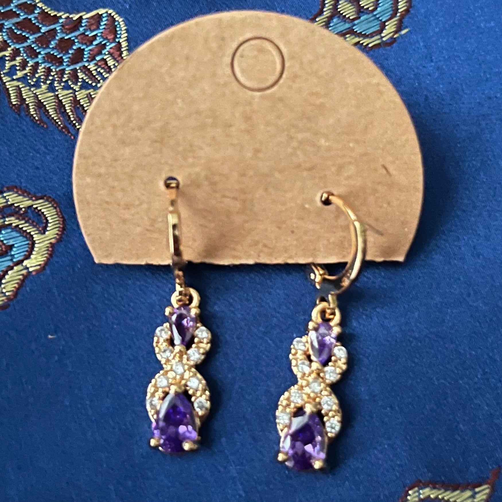 Lovely Lever-backs #032