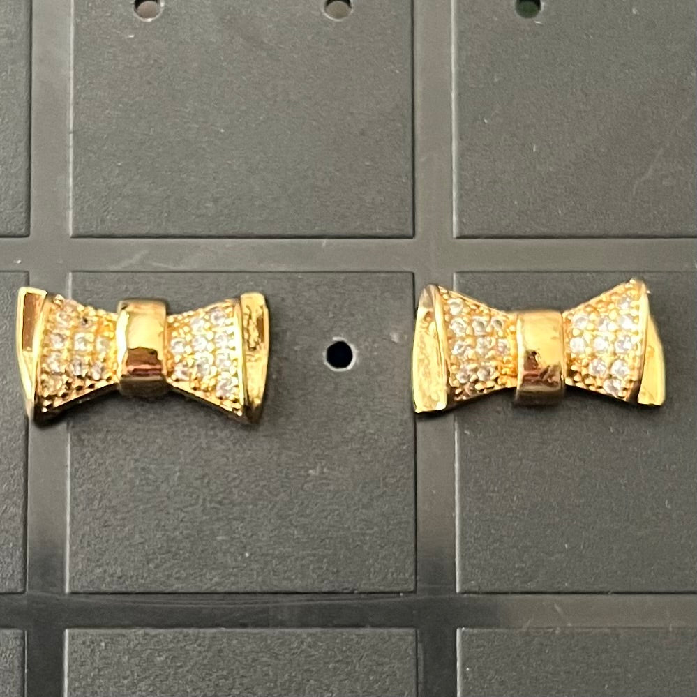 Stylish Studs #325