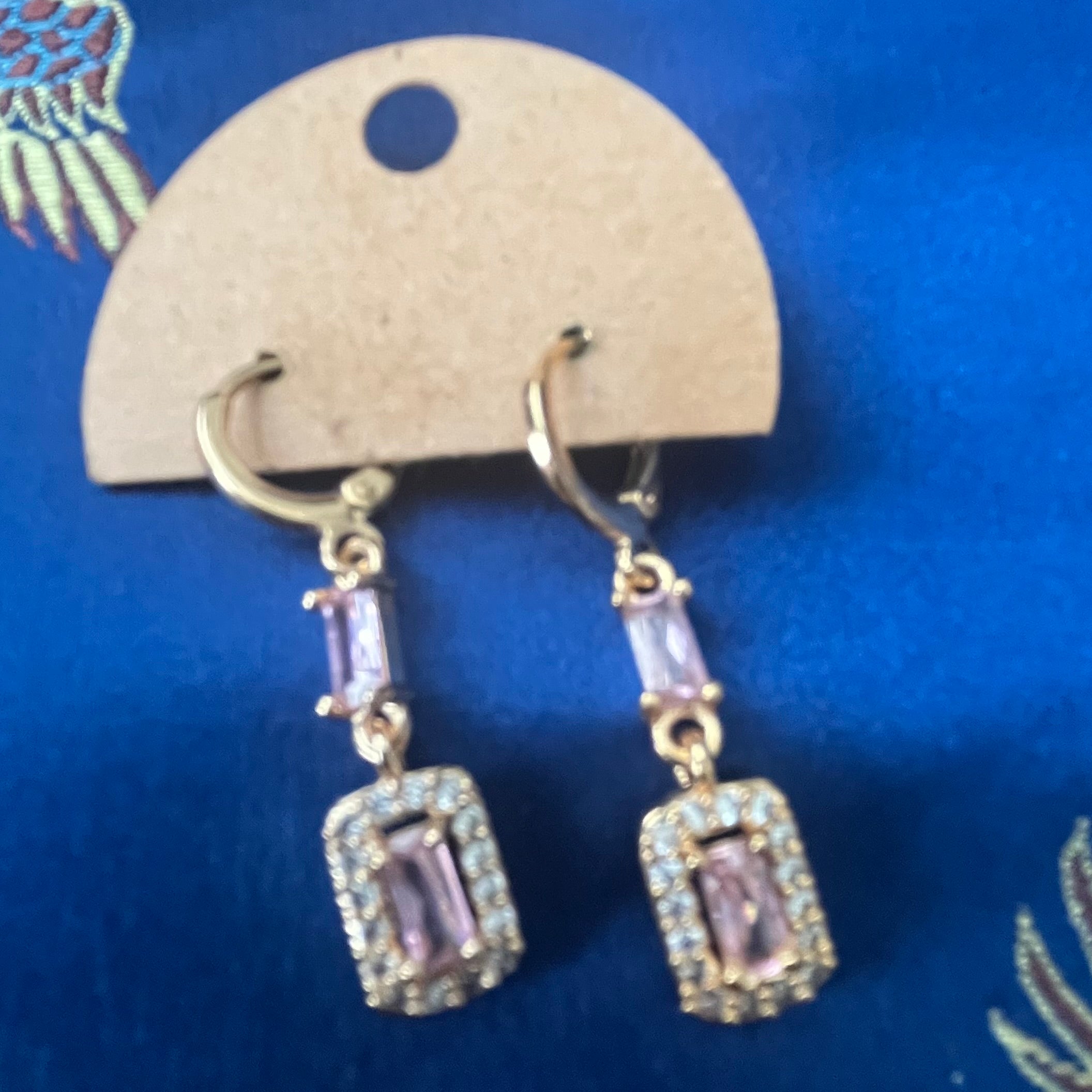 Lovely Lever-backs #041