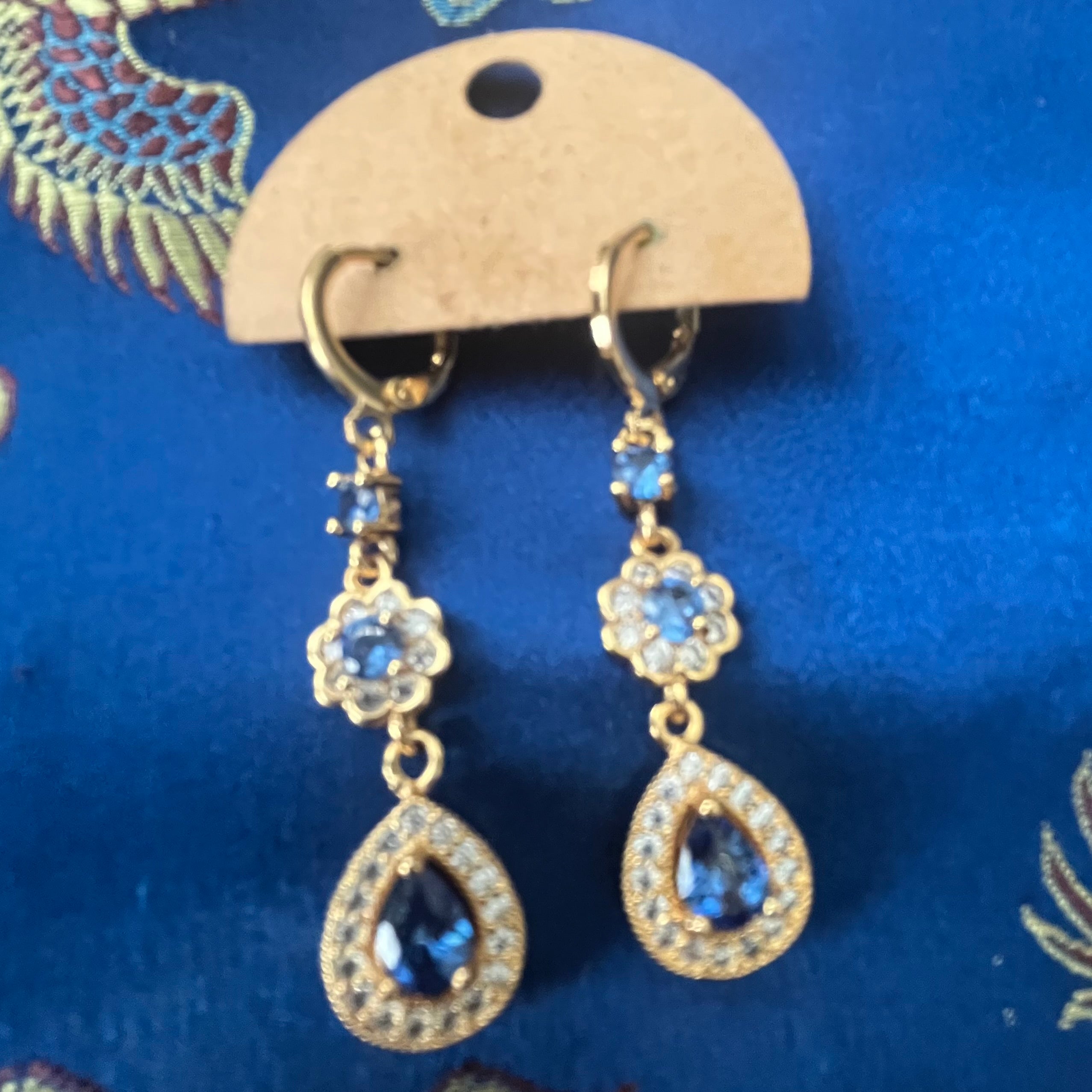 Lovely Lever-backs #024